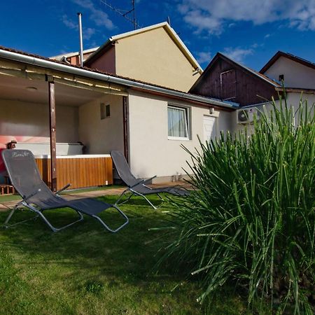 Apartamento Lilien Deluxe Gyula Exterior foto
