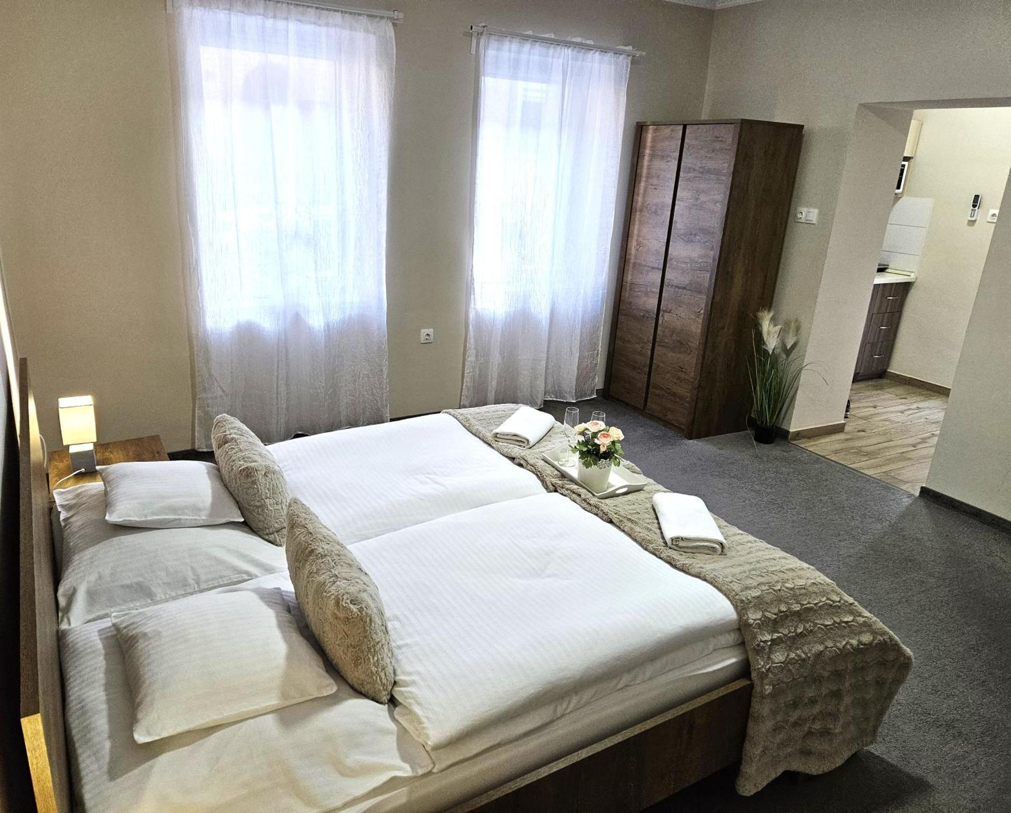 Apartamento Lilien Deluxe Gyula Exterior foto